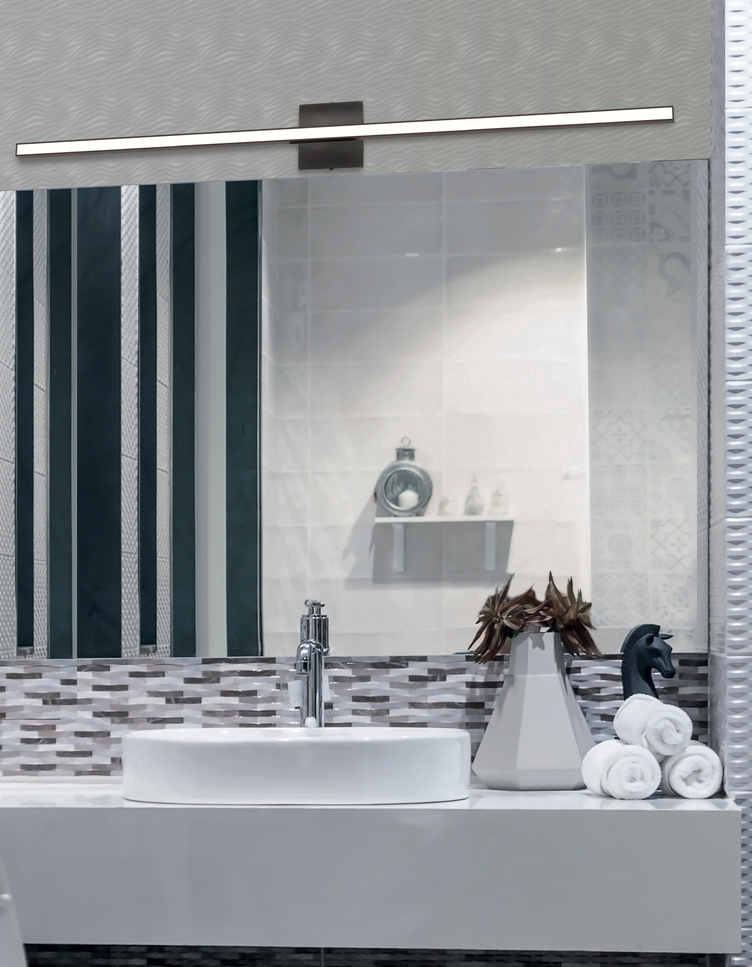 Dainolite Alexander Vanity Light 36W w/ Frosted Acrylic Diffuser | Ambient - Matte Black 2